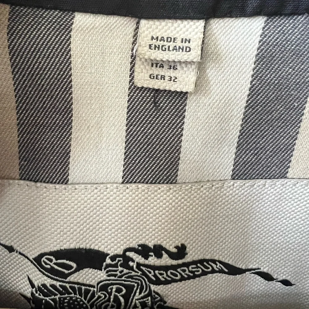 Black Burberry Trench • full check interior lining • removable belt - Size US 2 - Picture 12 of 16